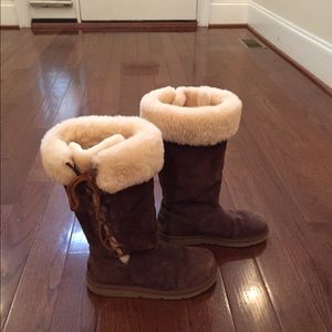 ON SALE!! - UGG Brown Lace up Boots.
